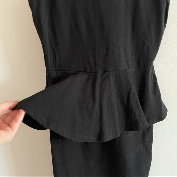 Black scoop neck tank top dress with peplum waist - Picture 3 of 4